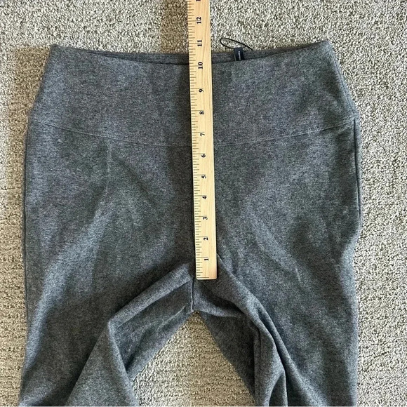 Theory Yoke High Rise Ankle Length Legging in Grey Marled Compact Knit Medium - Picture 8 of 11